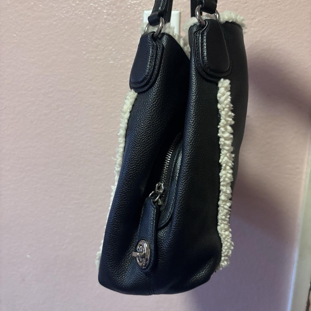 COACH Edie 31 Black Pebble Leather Shoulder Bag Shearling Fur Trim Hobo Tote - Picture 4 of 10